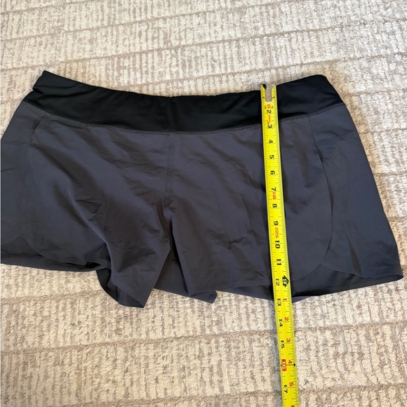 Patagonia Women’s Grey/Black hydropeak Active Shorts, size XL - Picture 7 of 10